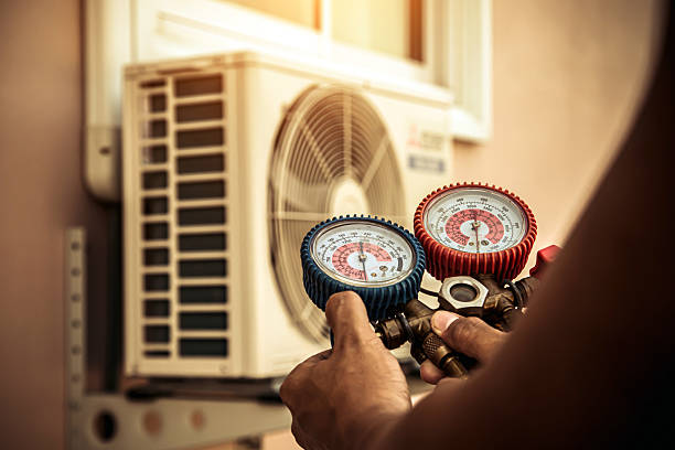 Professional Hvac technician working in Groesbeck, OH